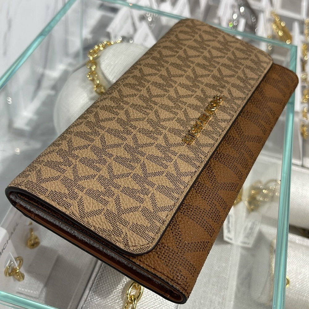 Michael Kors Jet Set Large Logo Trifold Wallet
Camel Multi 
NWT - Picture 7 of 16